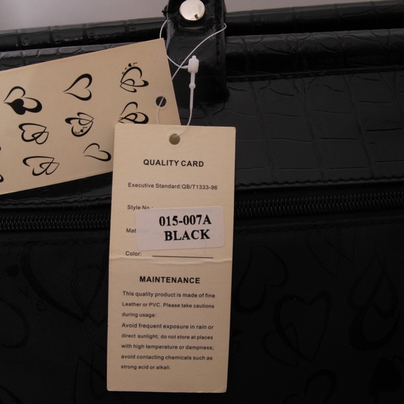 Executive Travel Bag Adorned with Lovely Hearts - Picture 3 of 8